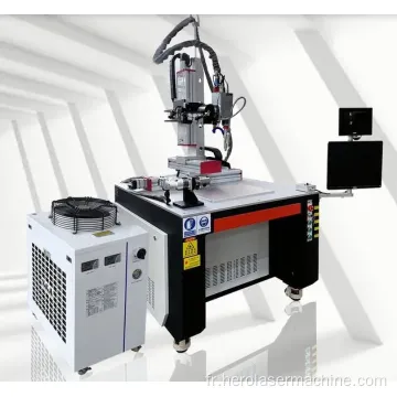 Avec une machine de soudage laser alimentant la plate-forme rotative